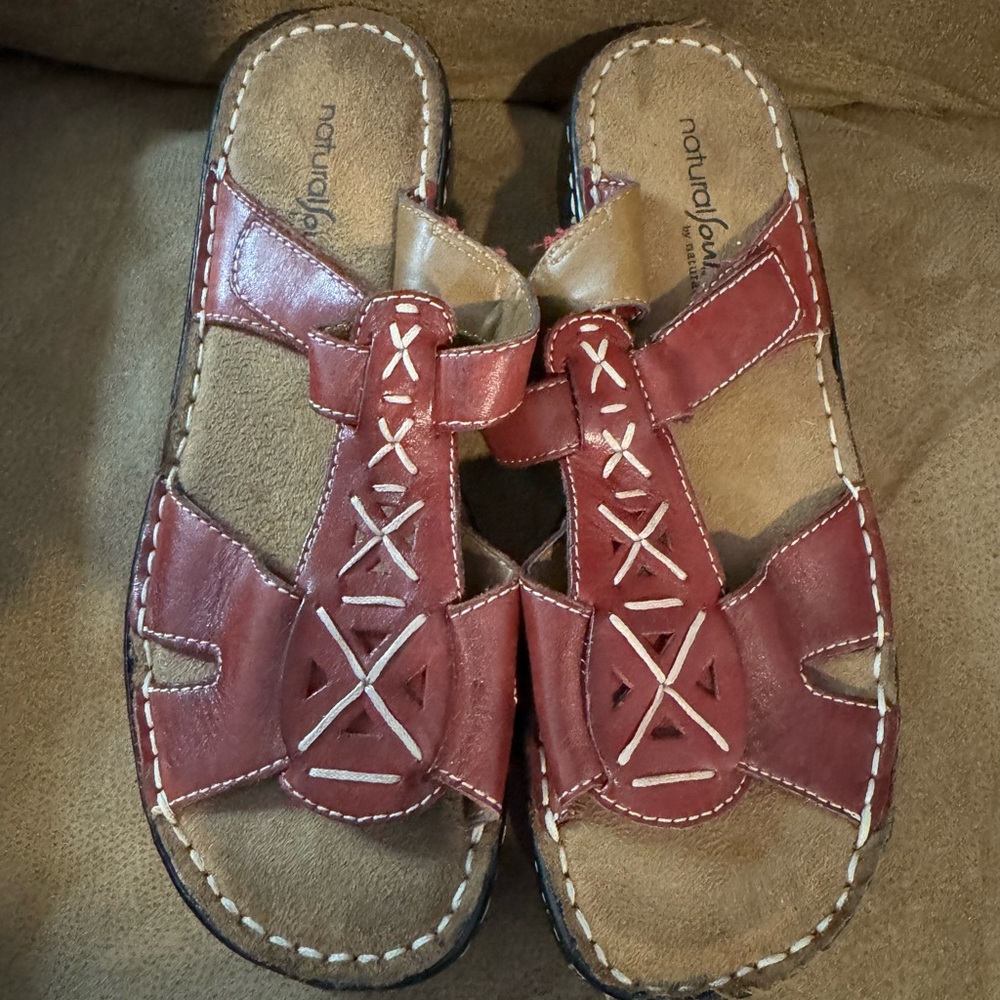 NaturalSoul by Natualizer - red sandal size 7